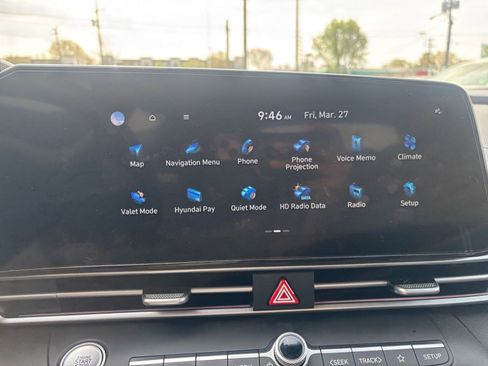 Used 2025 Hyundai Elantra SEL image 21