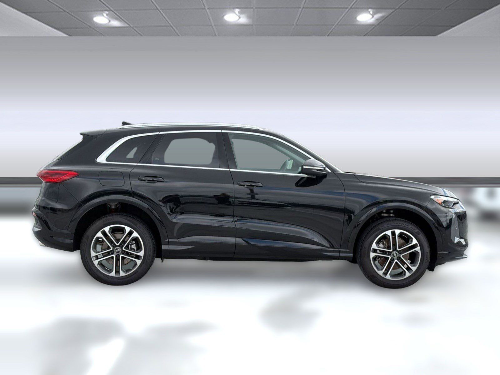 Used 2025 Audi Q5 Premium w/ Convenience Package AWD/4WD image 8