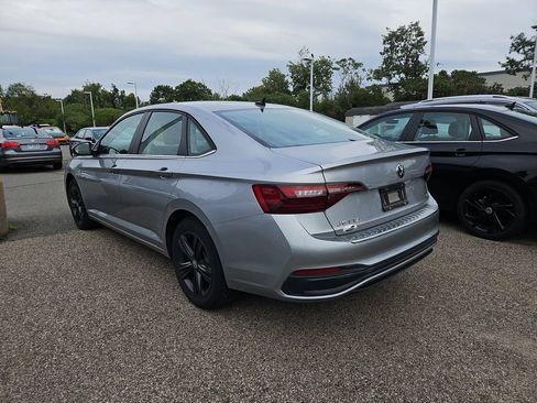 Used 2023 Volkswagen Jetta SE FWD image 2