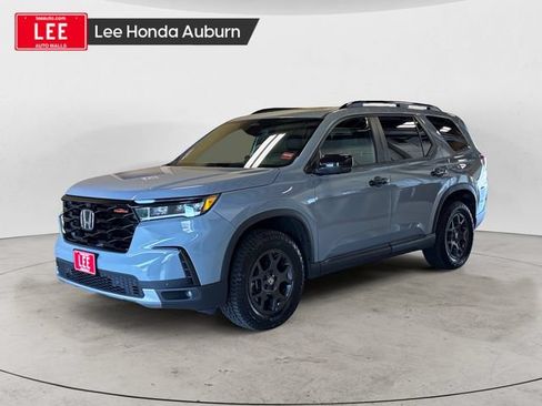 Used 2025 Honda Pilot TrailSport image 1