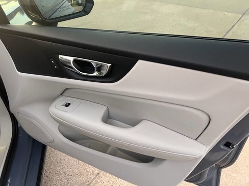 Used 2022 Volvo S60 B5 Momentum image 23