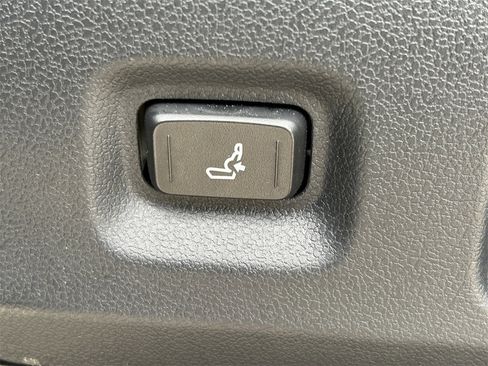 Used 2025 Toyota Tacoma SR5 image 24