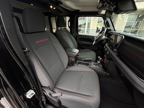 Used 2025 Jeep Wrangler Unlimited Rubicon AWD/4WD image 35