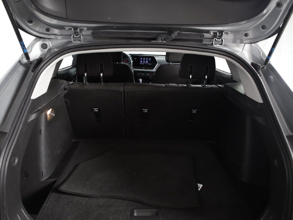 Used 2024 Chevrolet Trax LS w/ Driver Confidence Package FWD image 12