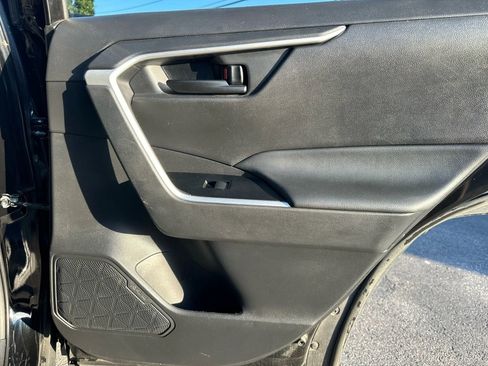 Used 2020 Toyota RAV4 LE image 16