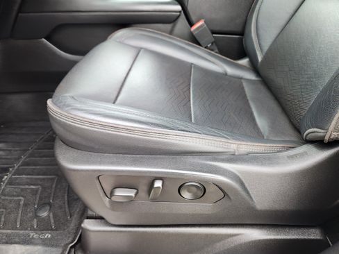 Used 2023 Chevrolet Suburban High Country image 23