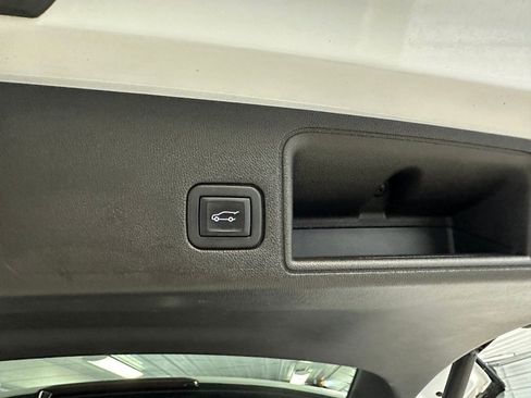 Used 2022 GMC Terrain SLE w/ Driver Convenience Package image 23