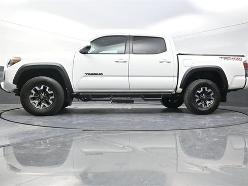 Used 2020 Toyota Tacoma TRD Off-Road image 30