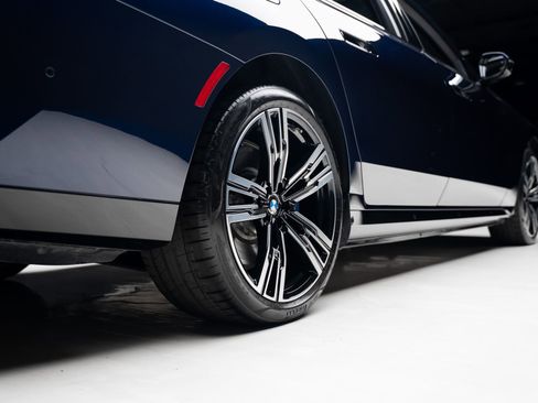 Used 2023 BMW i7 xDrive60 image 76