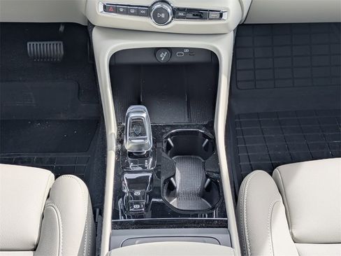 New 2025 Volvo XC40 B5 Plus w/ Climate Package image 19