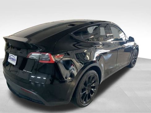 Used 2021 Tesla Model Y Long Range image 5