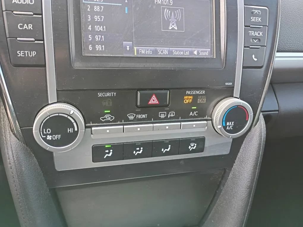 Used 2014 Toyota Camry SE FWD image 12