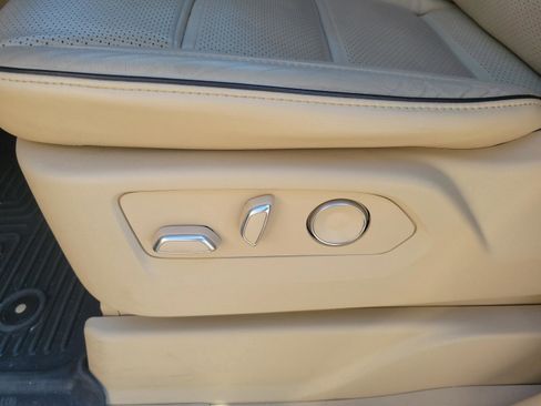 Used 2021 Cadillac Escalade Premium Luxury image 20