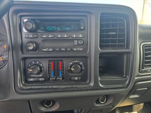 Used 2006 GMC Sierra 1500 SLE w/ Light Duty Power Package AWD/4WD image 16