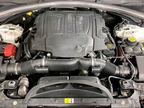 Used 2017 Jaguar F-PACE Premium image 9