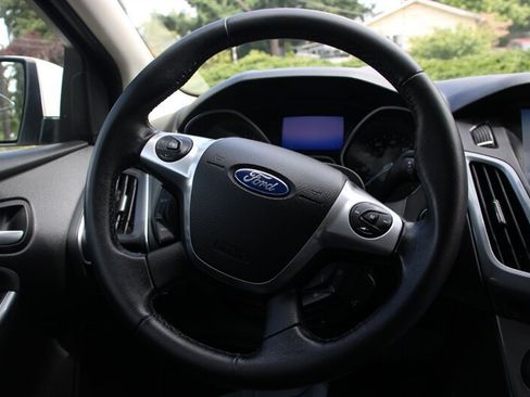 Used 2013 Ford Focus Titanium w/ Titanium Handling Pkg FWD image 17