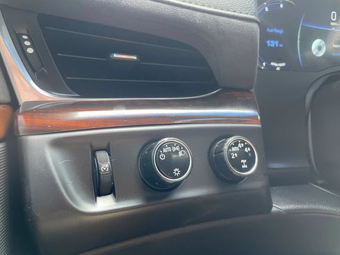 Used 2016 Cadillac Escalade ESV Luxury AWD/4WD image 17