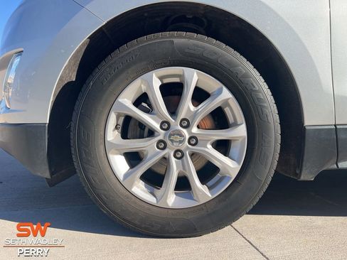 Used 2020 Chevrolet Equinox LS w/ LS Convenience Package image 8