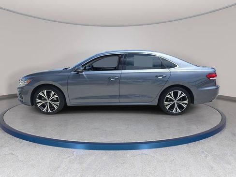 Used 2022 Volkswagen Passat 2.0T SE FWD image 9