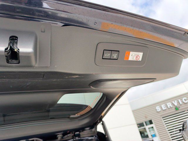 Used 2025 Lexus GX 550 w/ Accessory Package (2T) AWD/4WD image 37