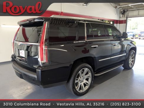 Used 2020 Cadillac Escalade Luxury RWD image 4