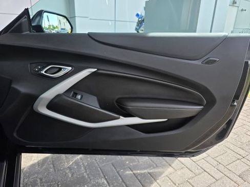 Used 2021 Chevrolet Camaro SS RWD image 8