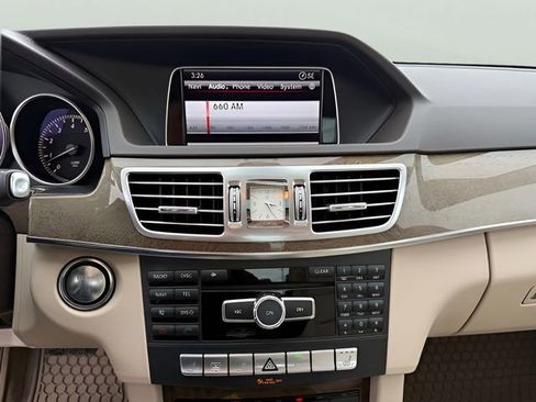 Used 2014 Mercedes-Benz E 350 4MATIC Sedan image 19