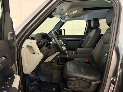Used 2023 Land Rover Defender 110 S AWD/4WD image 5