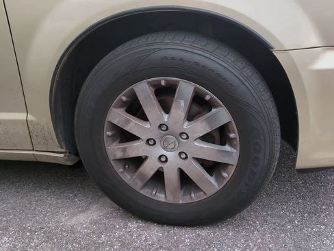 Used 2011 Chrysler Town & Country Touring-L w/ Entertainment Group #2 image 9