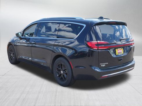 Used 2021 Chrysler Pacifica Touring-L FWD image 5