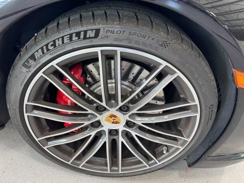 Used 2017 Porsche 911 4 Cabriolet AWD/4WD image 5