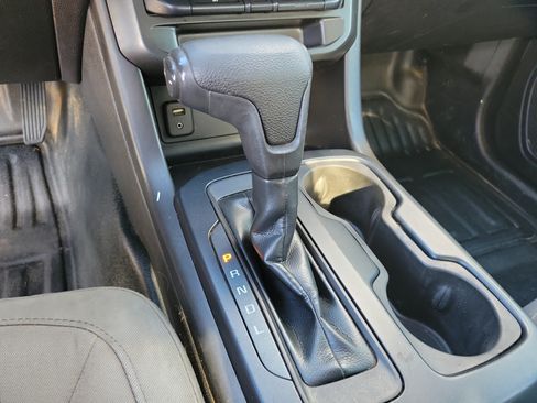 Used 2018 Chevrolet Colorado W/T RWD image 19