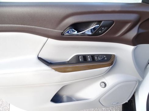 Used 2023 GMC Acadia SLE w/ Infotainment Package image 13