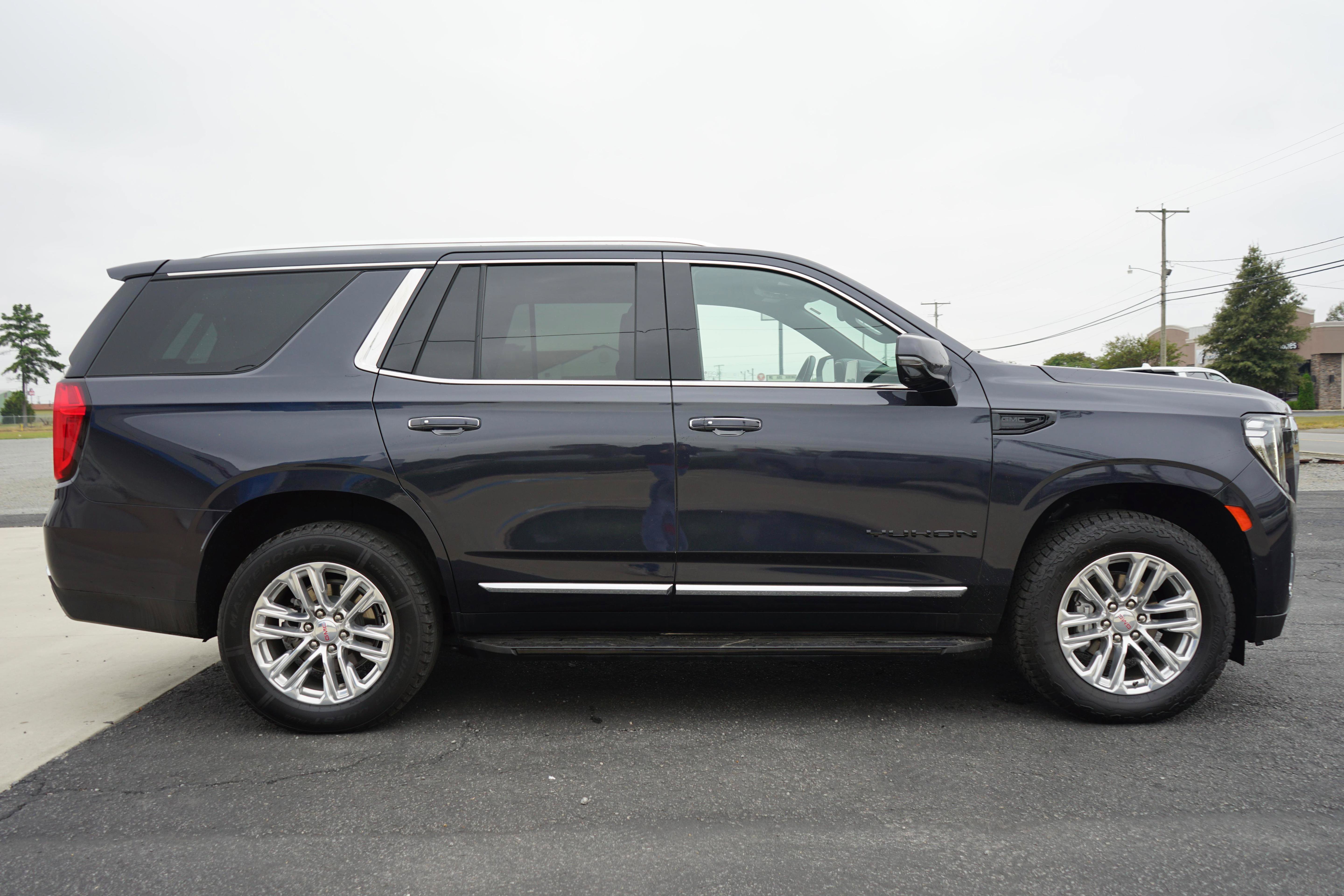Used 2023 GMC Yukon SLT w/ SLT Premium Package AWD/4WD image 6