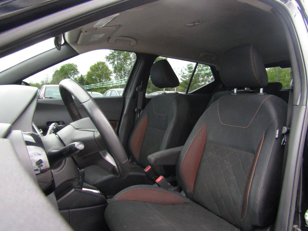Used 2018 Nissan Kicks SR FWD image 13
