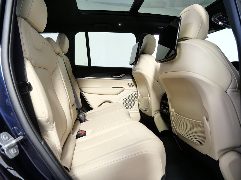 Used 2023 Jeep Grand Cherokee Limited w/ Luxury Tech Group II RWD image 9