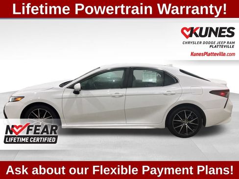 Used 2024 Toyota Camry SE image 5