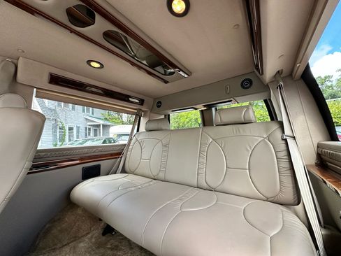 Used 2014 GMC Savana 1500 image 16