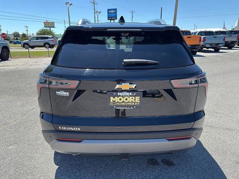 New 2026 Chevrolet Equinox LT w/ Convenience Package II FWD image 7