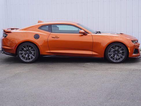 Used 2022 Chevrolet Camaro ZL1 image 2