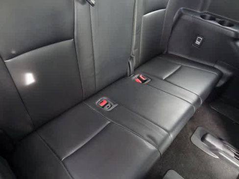 Used 2023 Toyota Highlander XLE FWD image 10