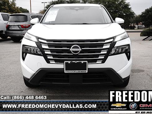 Used 2024 Nissan Rogue SV AWD/4WD image 2