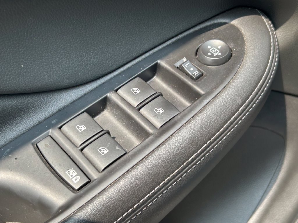 Used 2019 Buick Envision Essence FWD image 22