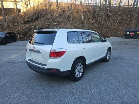 Used 2013 Toyota Highlander Base image 3