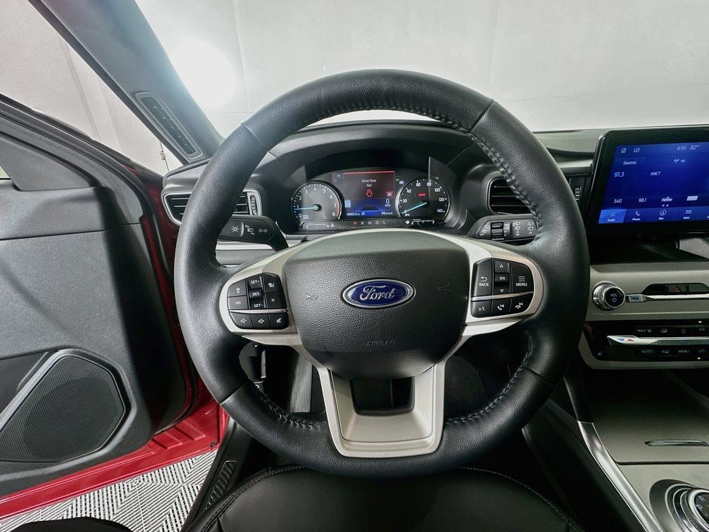Used 2023 Ford Explorer XLT w/ Equipment Group 202A RWD image 11
