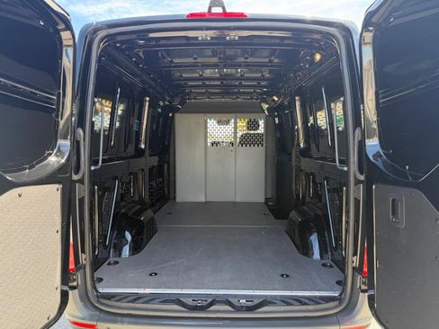 Used 2022 Mercedes-Benz Sprinter 2500 image 15