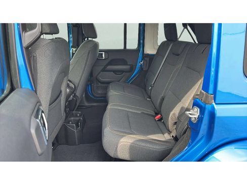Used 2025 Jeep Wrangler Unlimited Sahara AWD/4WD image 11