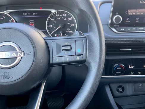 Used 2024 Nissan Rogue SV image 24