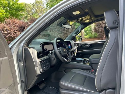 Used 2025 Chevrolet Tahoe Premier AWD/4WD image 47