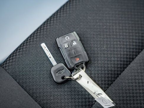 Used 2018 Chevrolet Silverado 1500 LT w/ LT Eassist Package image 46